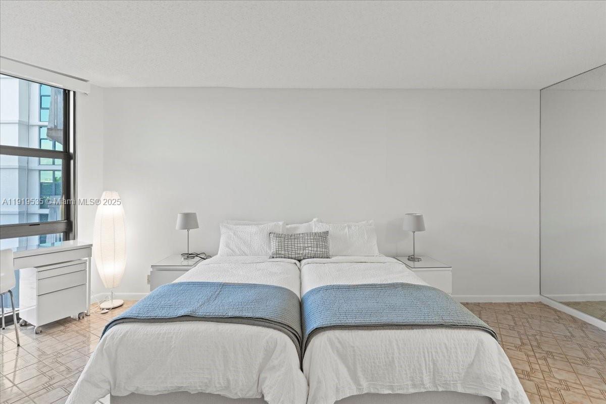 1121 Crandon Blvd # E304