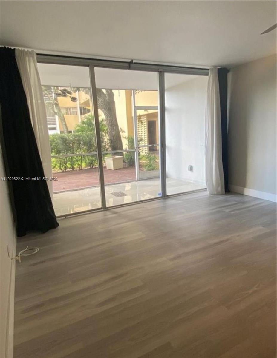 922 NE 199th St # 1D