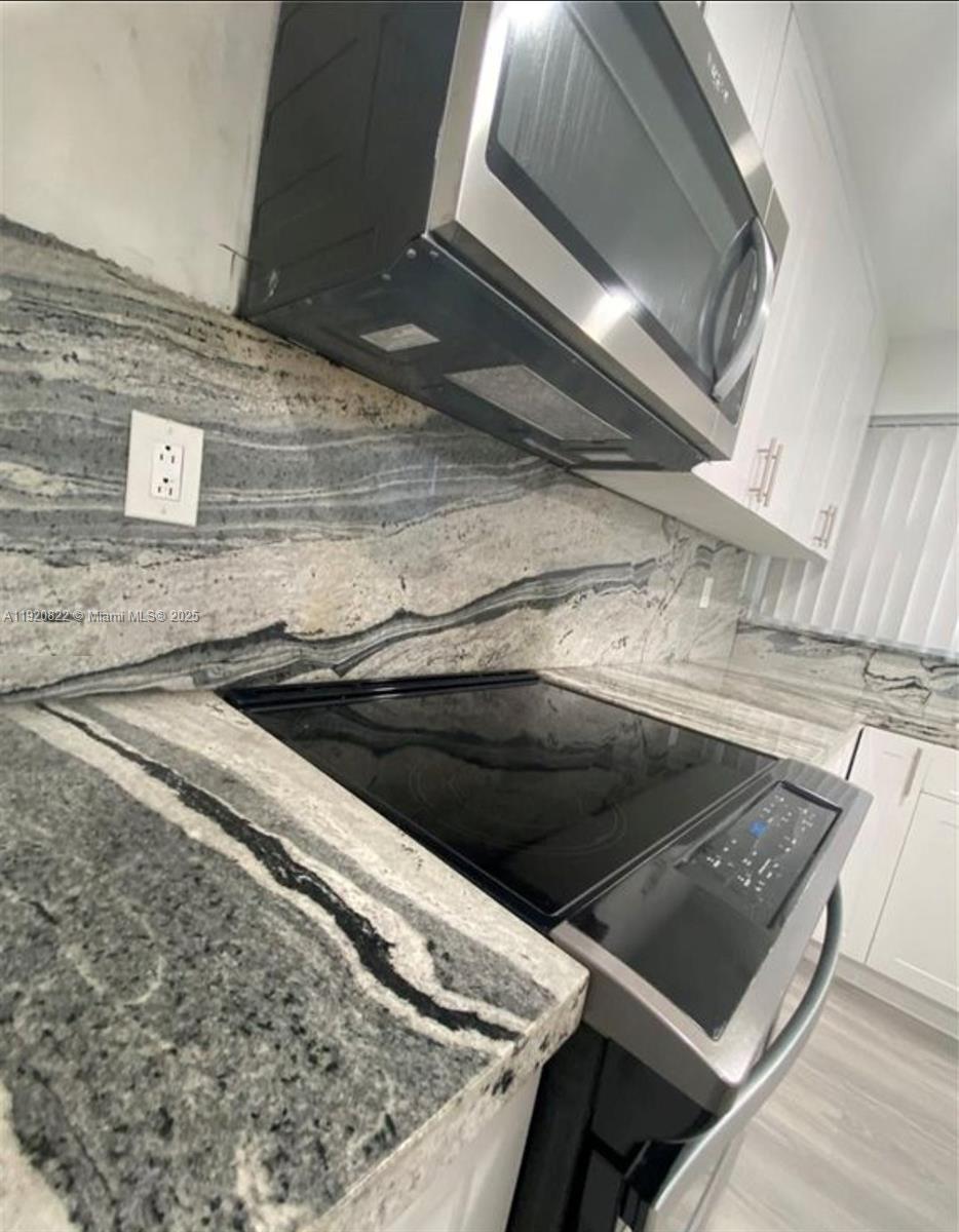 922 NE 199th St # 1D