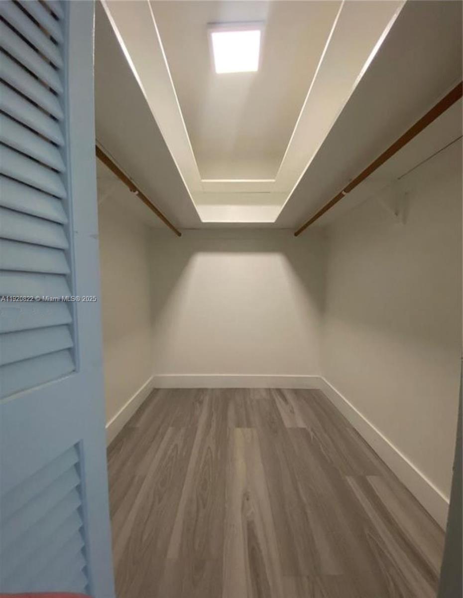 922 NE 199th St # 1D