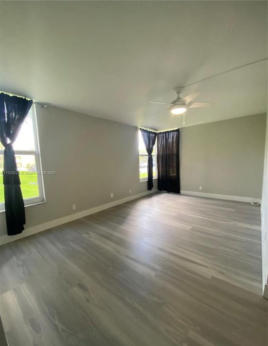 922 NE 199th St # 1D