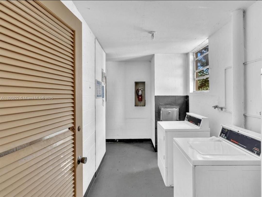 922 NE 199th St # 1D