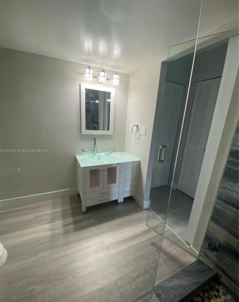 922 NE 199th St # 1D