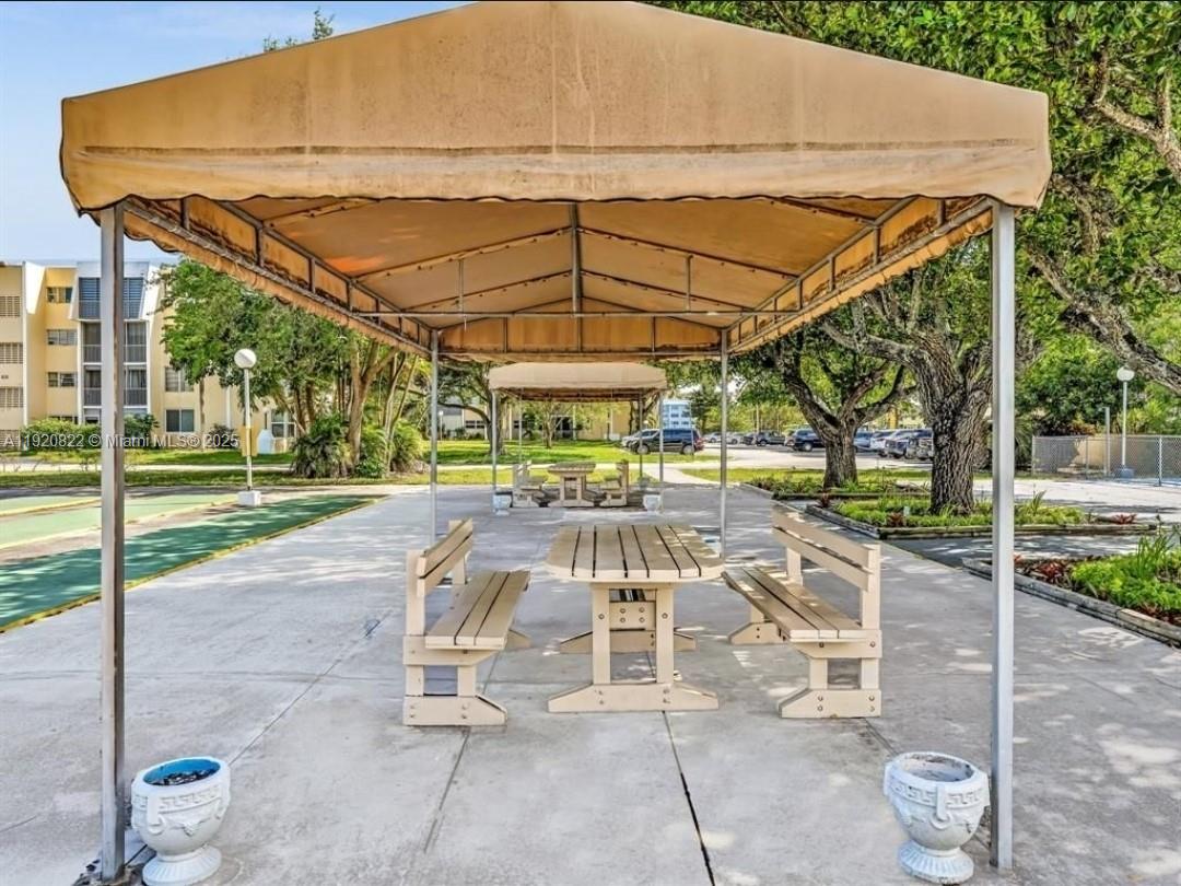 922 NE 199th St # 1D