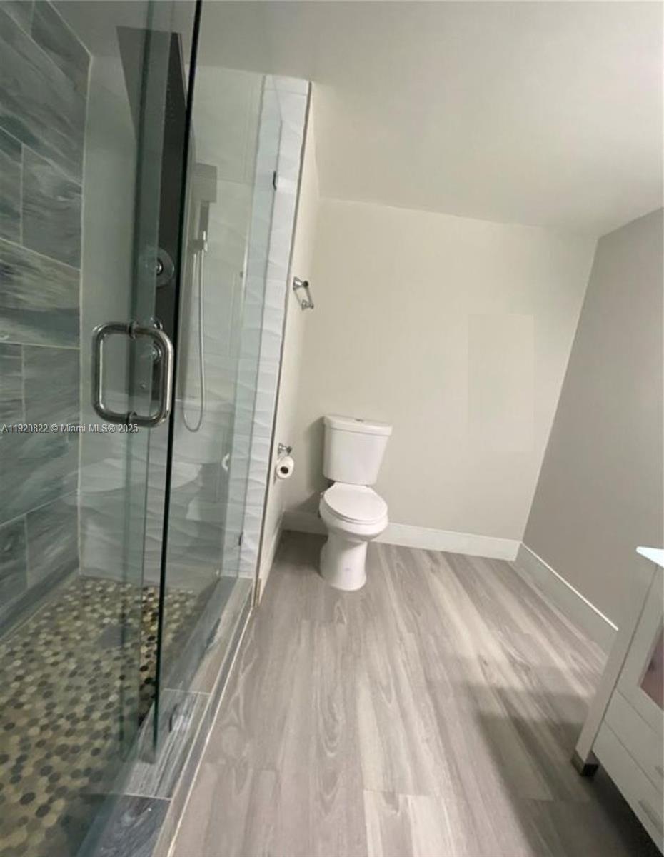 922 NE 199th St # 1D