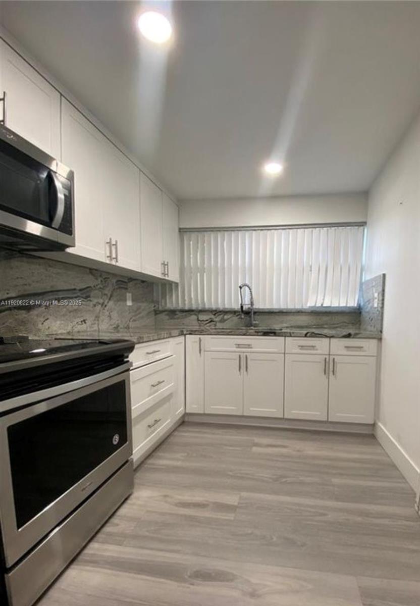 922 NE 199th St # 1D