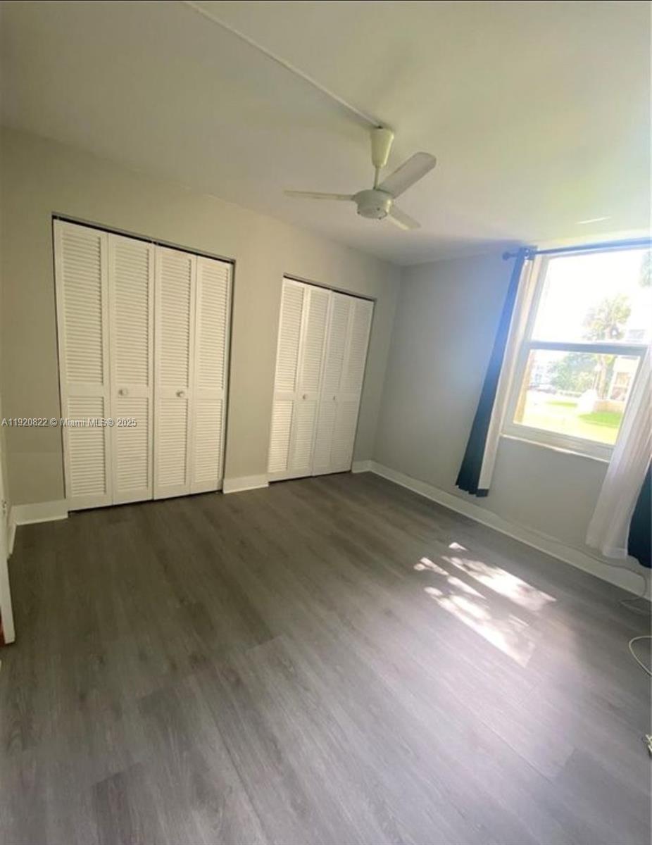 922 NE 199th St # 1D