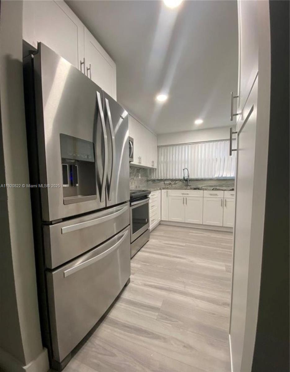 922 NE 199th St # 1D