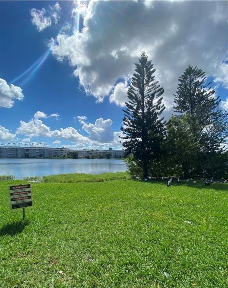 922 NE 199th St # 1D