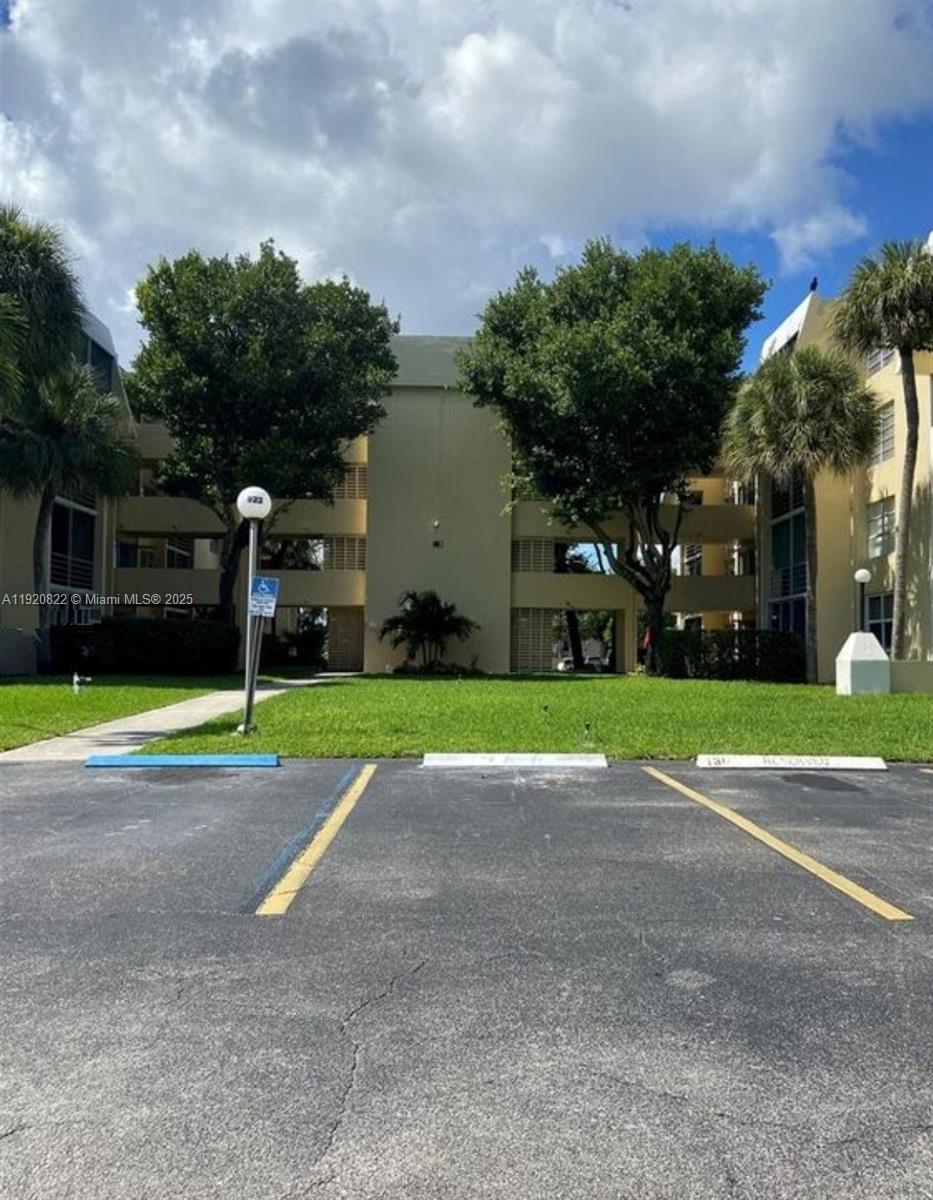 922 NE 199th St # 1D