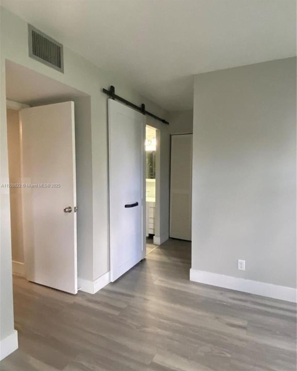 922 NE 199th St # 1D