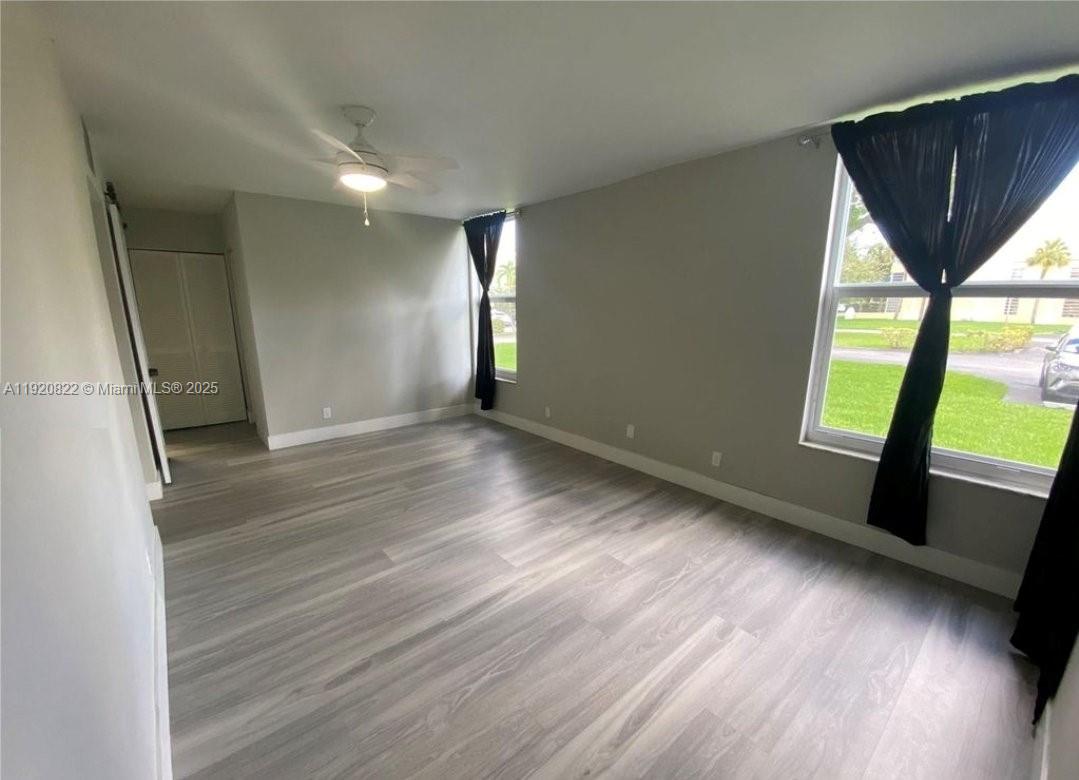 922 NE 199th St # 1D