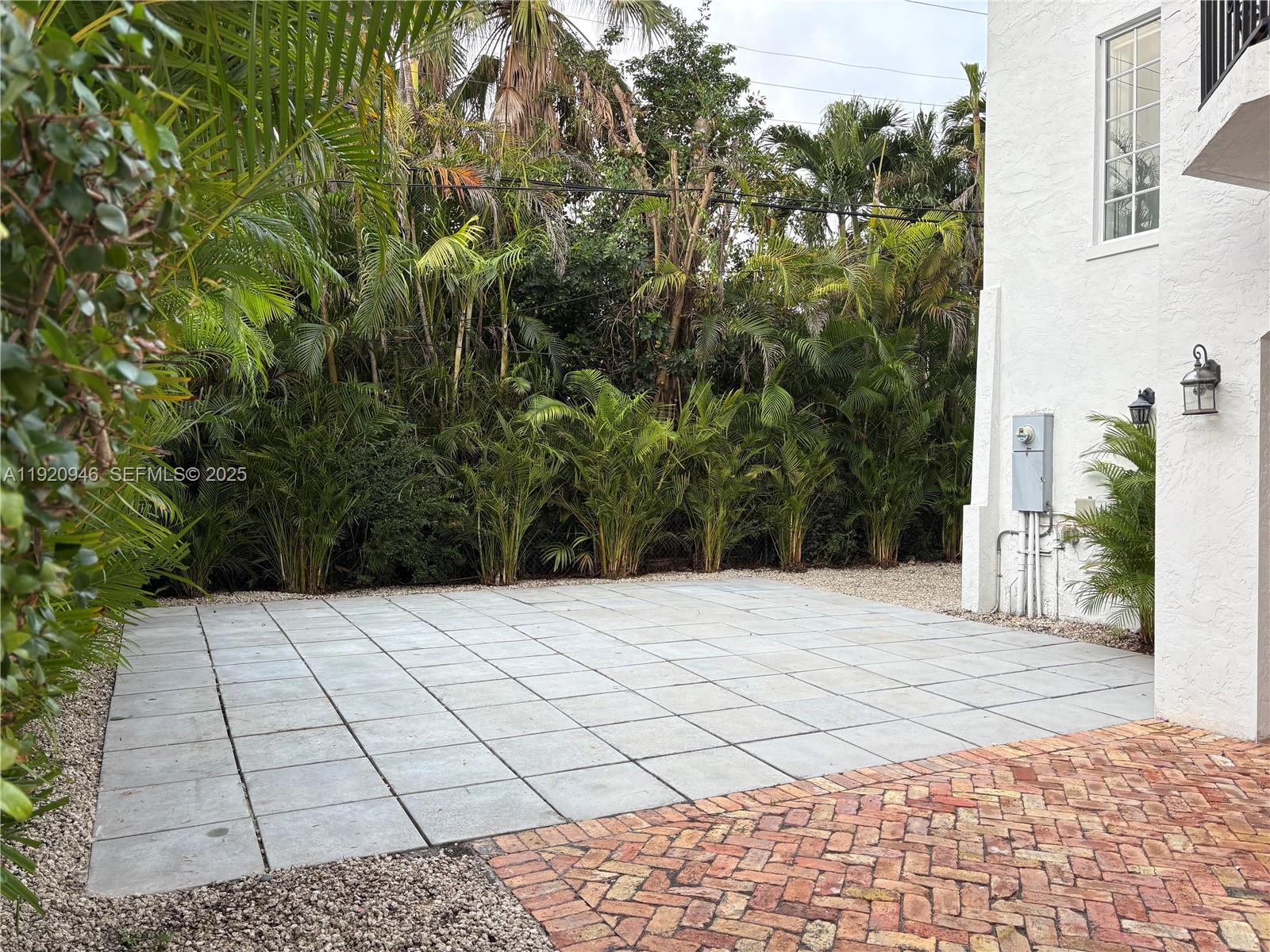 1916 Ferdinand St Unit: #