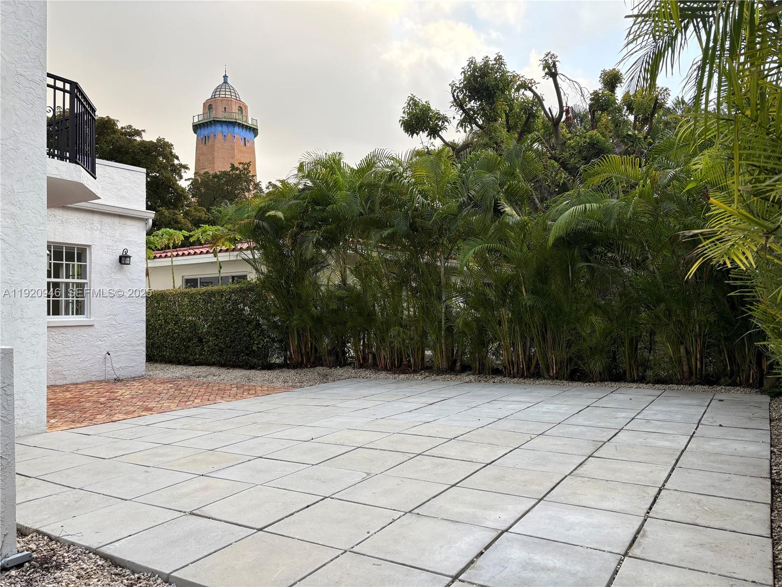 1916 Ferdinand St Unit: #