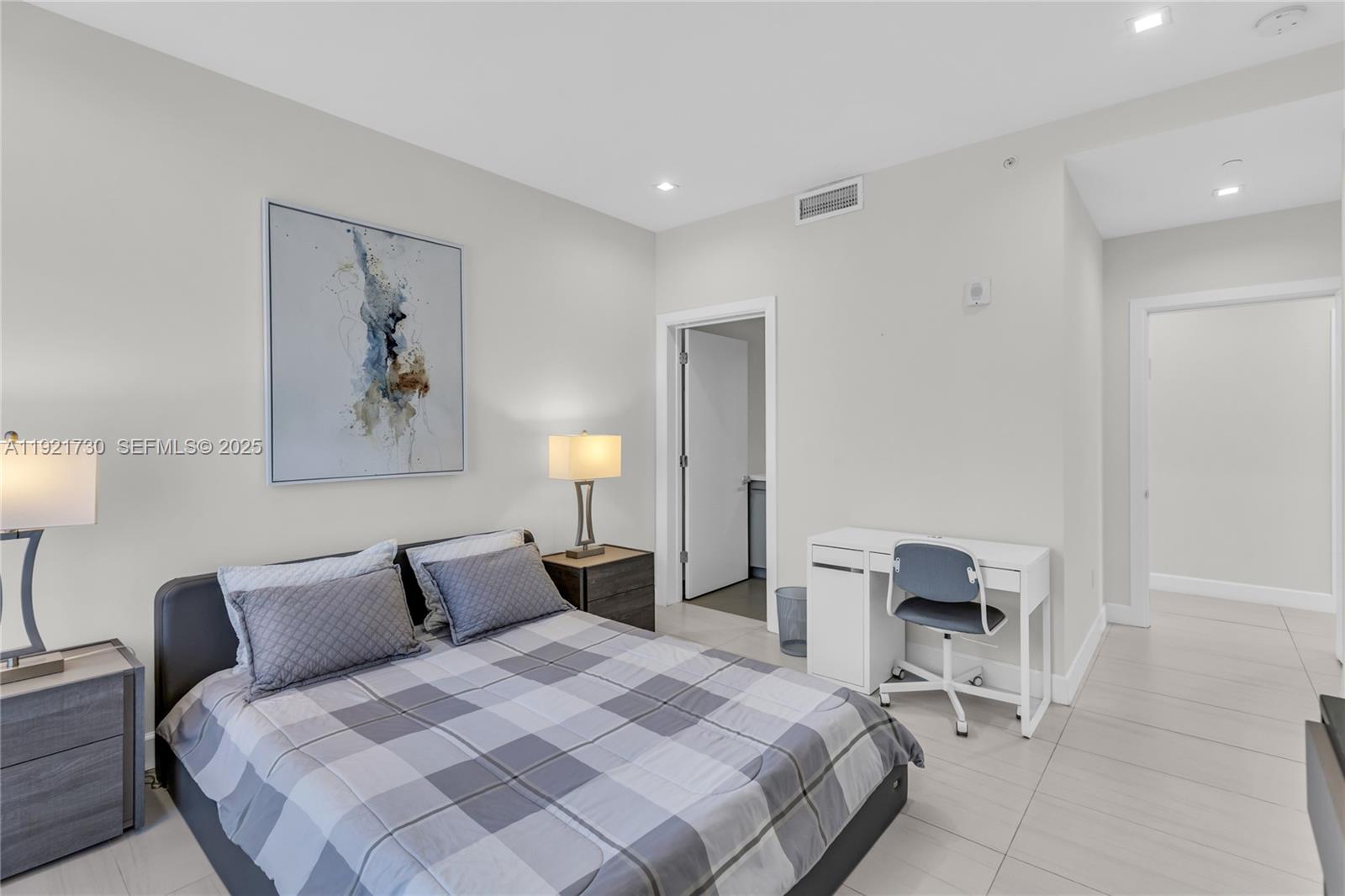 6100 N Ocean Dr # 3N