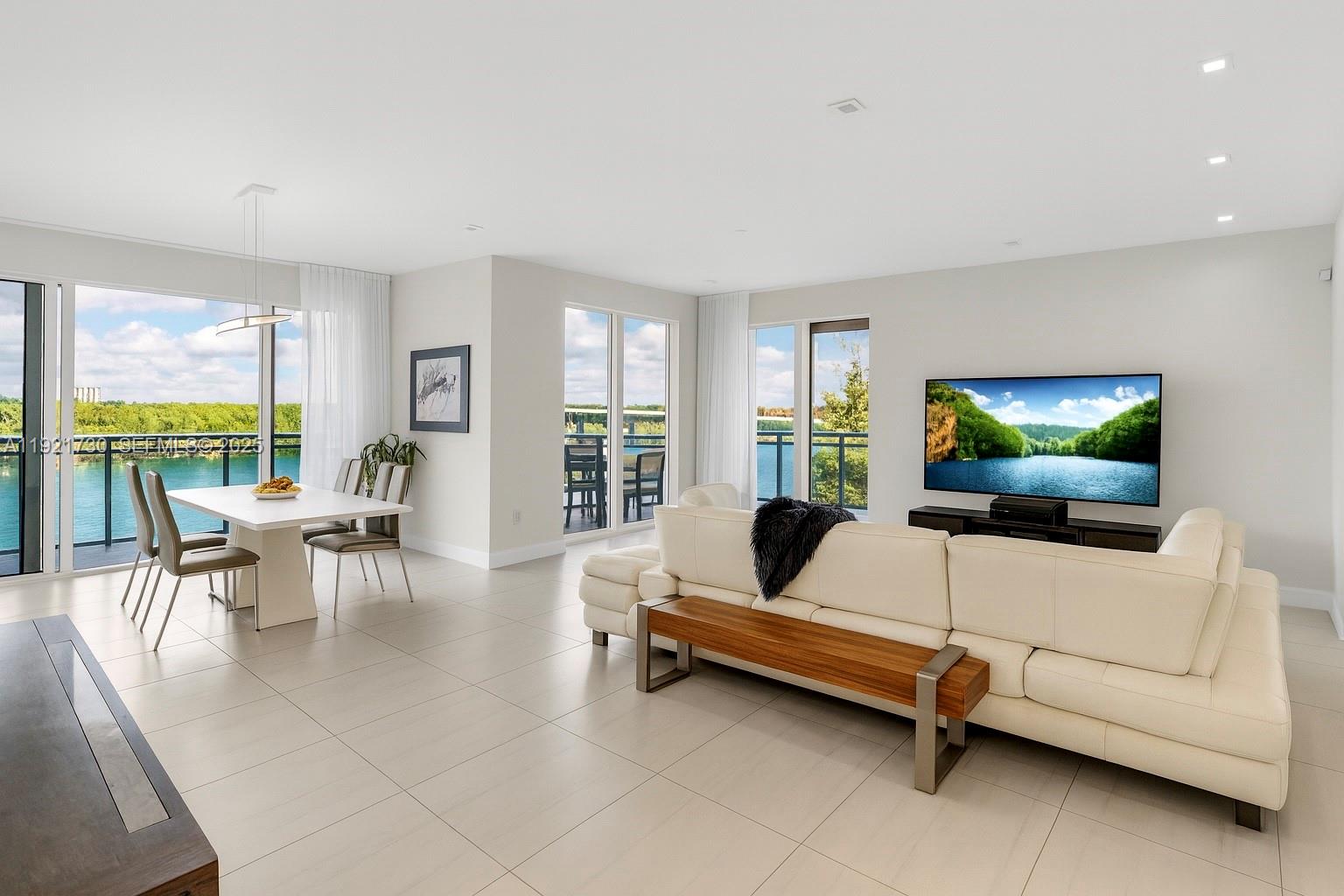 6100 N Ocean Dr # 3N