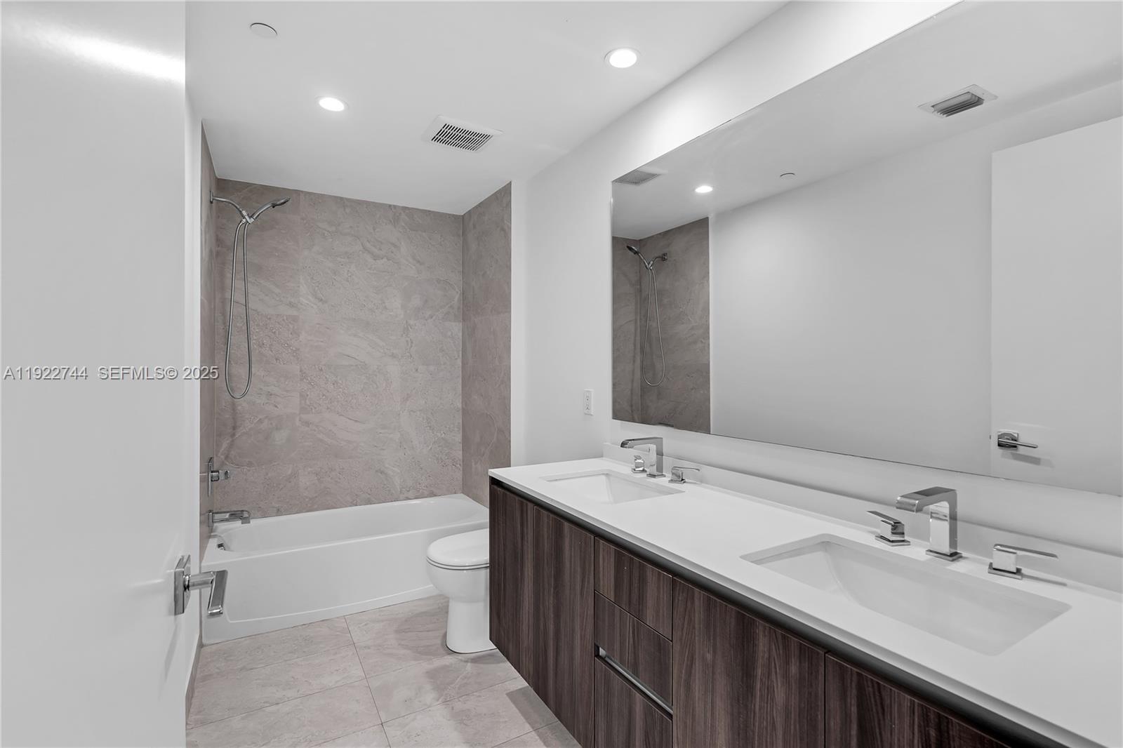 488 NE 18th St # 2311