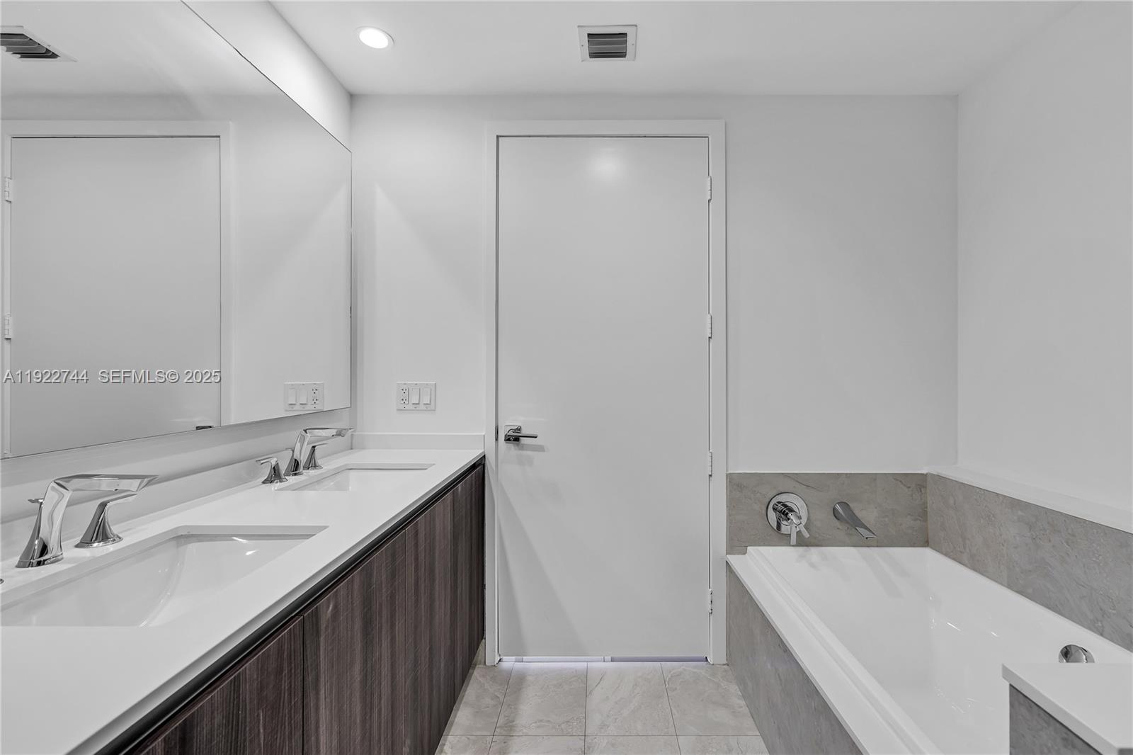 488 NE 18th St # 2311