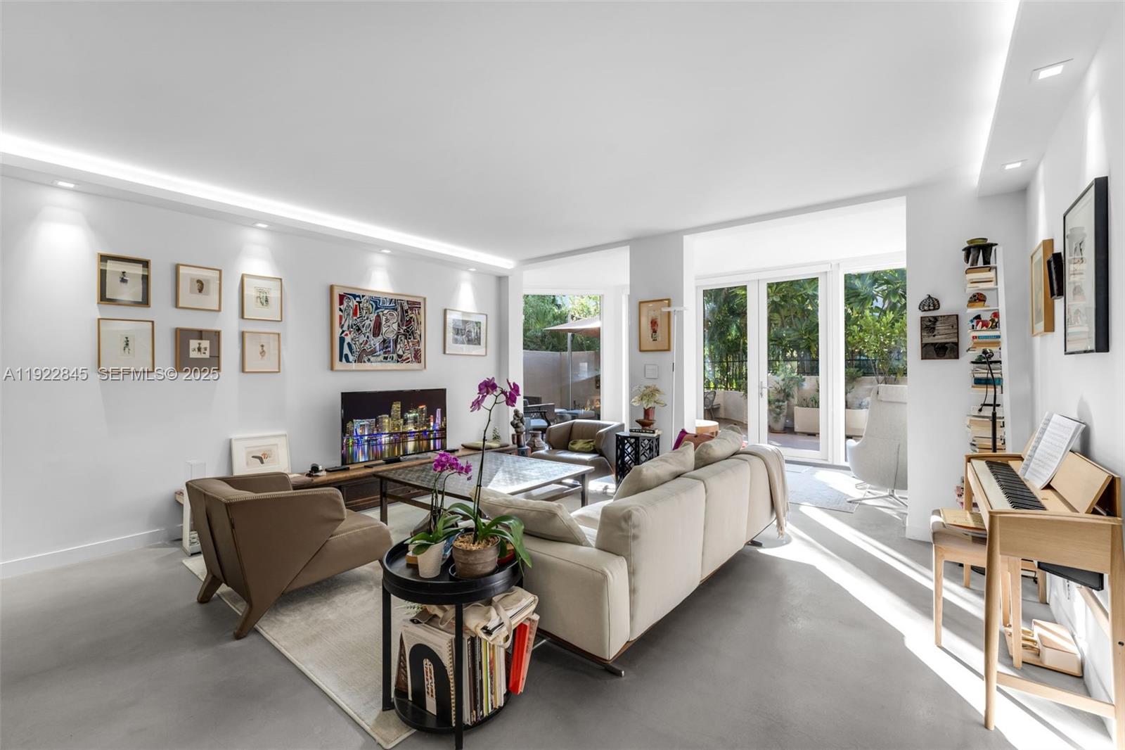 161 Crandon Blvd # 125