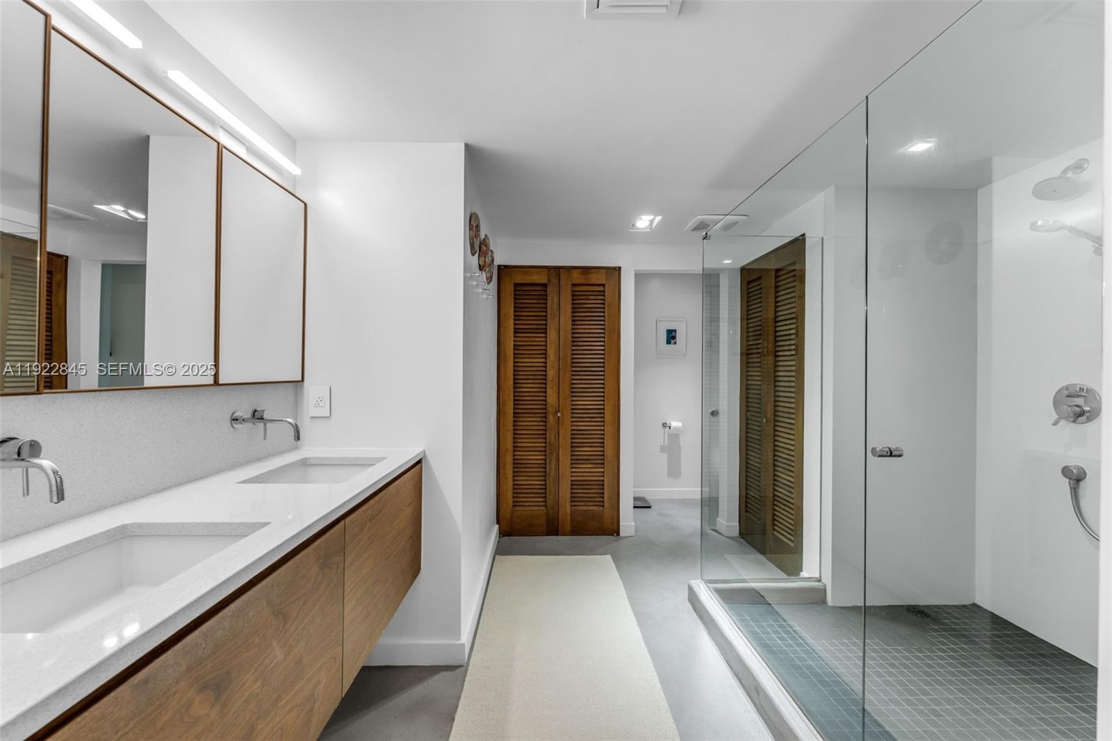 161 Crandon Blvd # 125