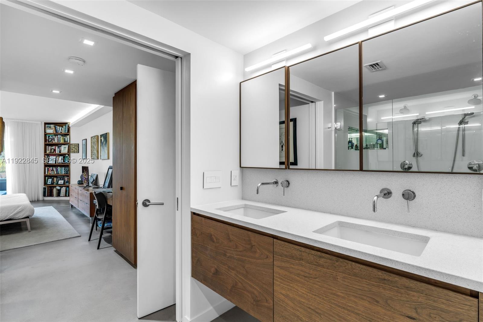 161 Crandon Blvd # 125