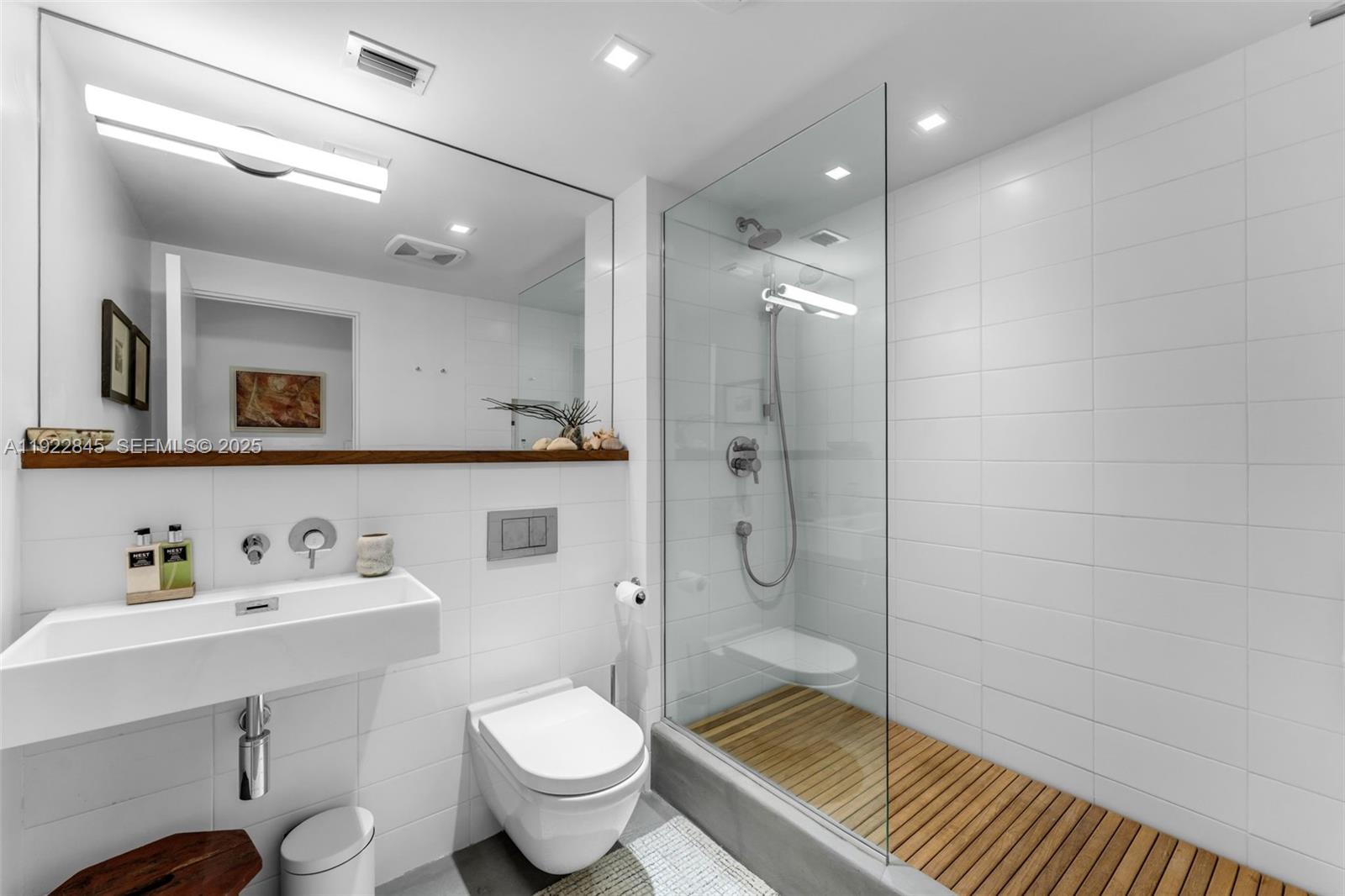 161 Crandon Blvd # 125