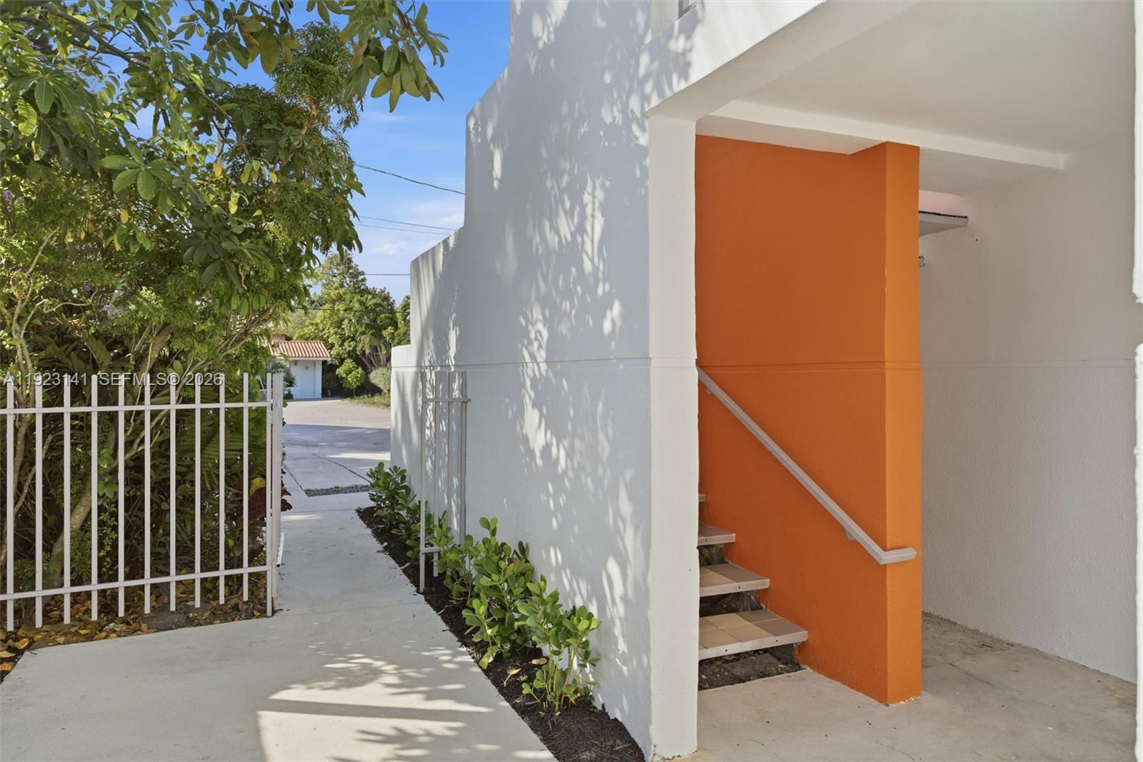 1045 SW 25th Ave