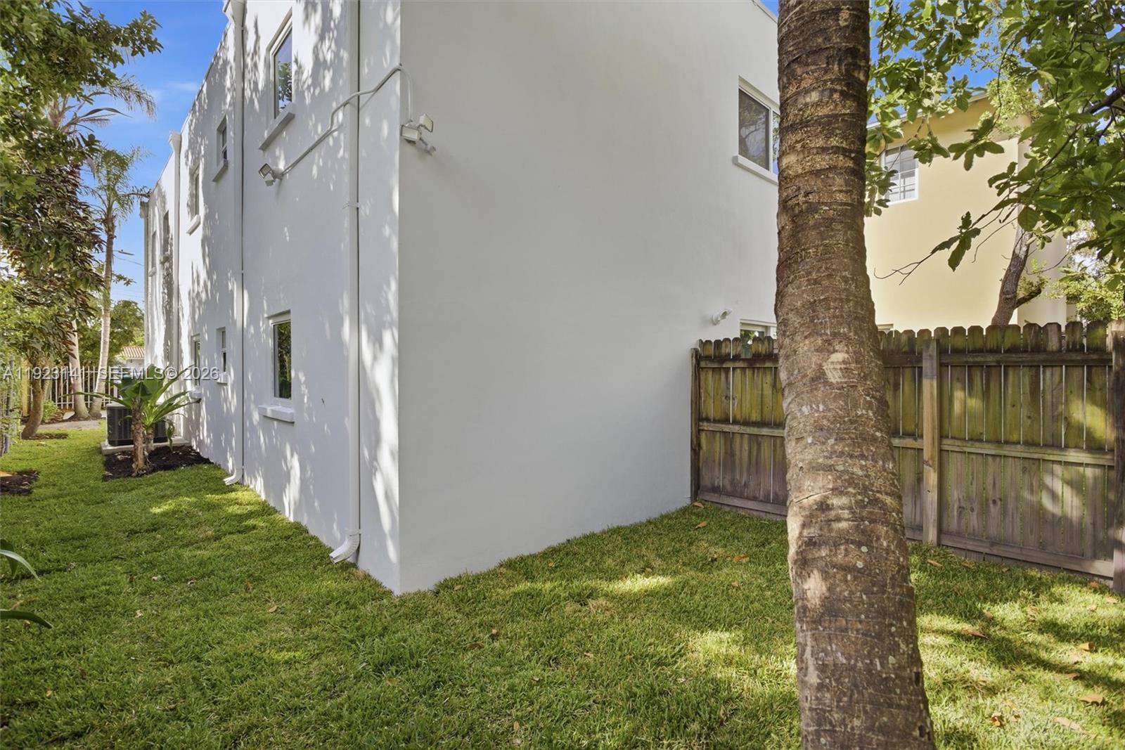 1045 SW 25th Ave