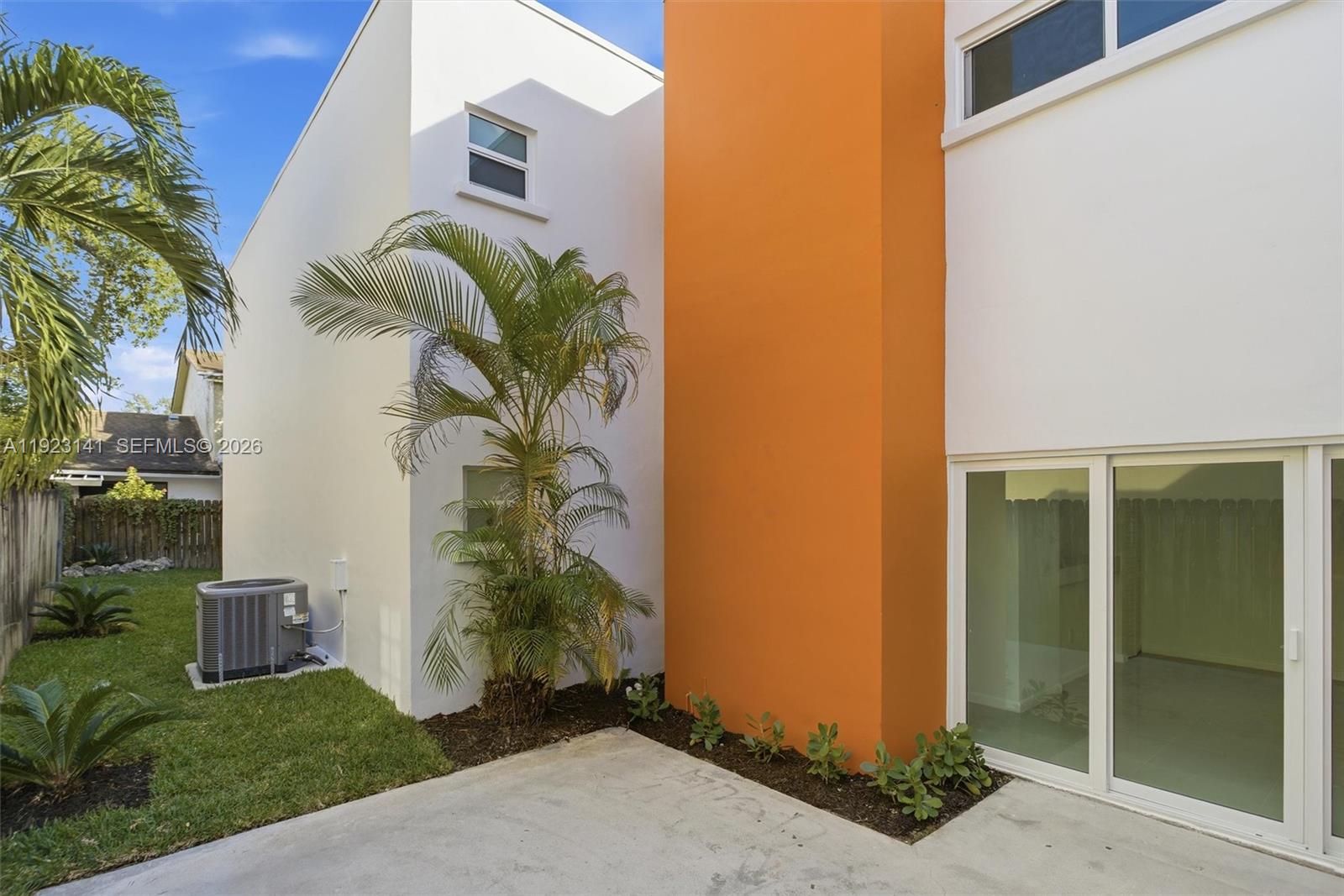 1045 SW 25th Ave