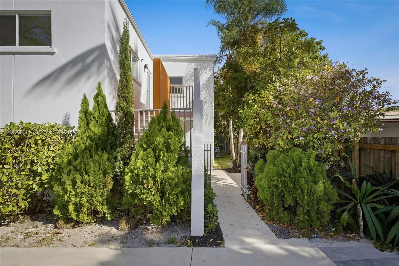 1045 SW 25th Ave