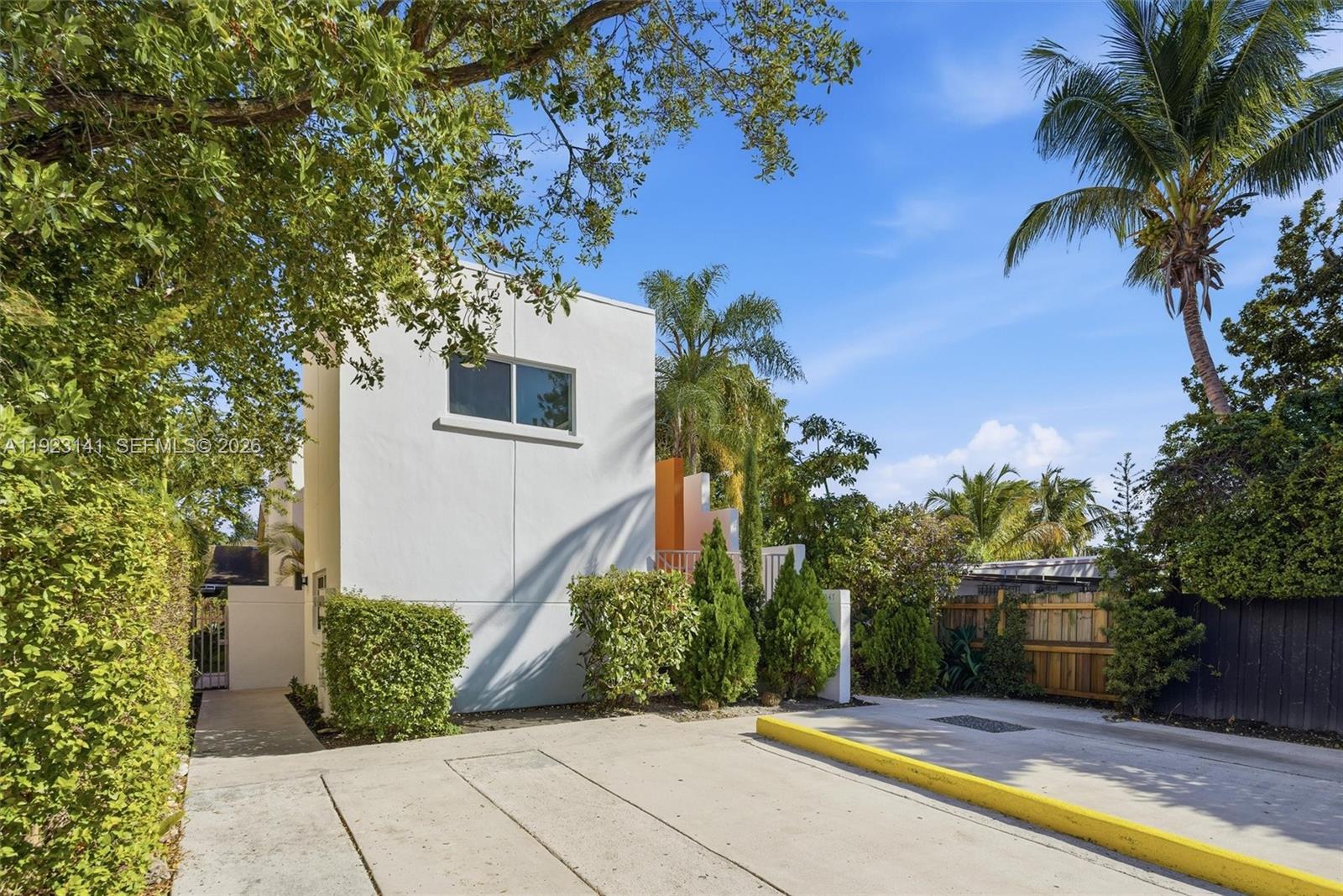 1045 SW 25th Ave