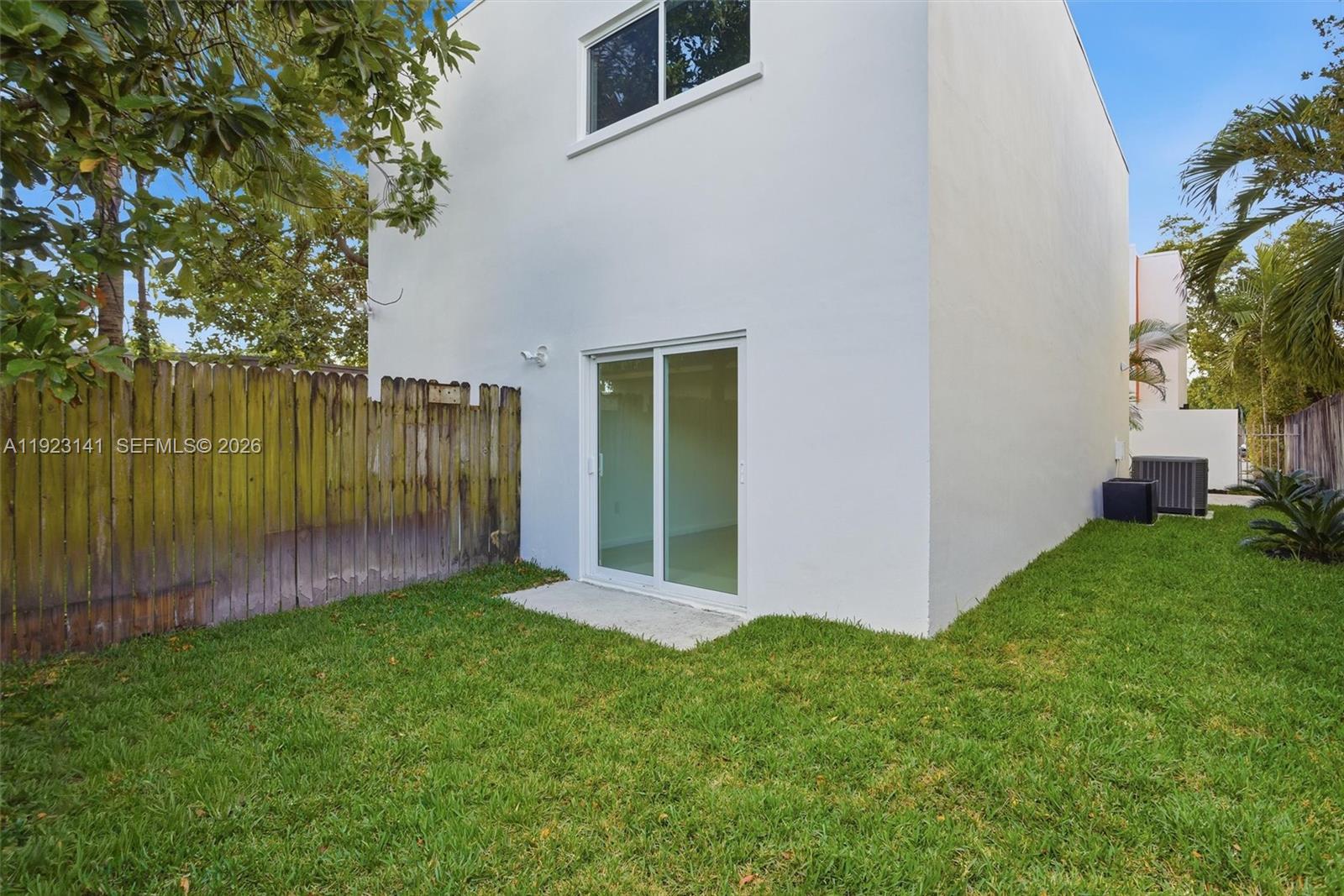 1045 SW 25th Ave