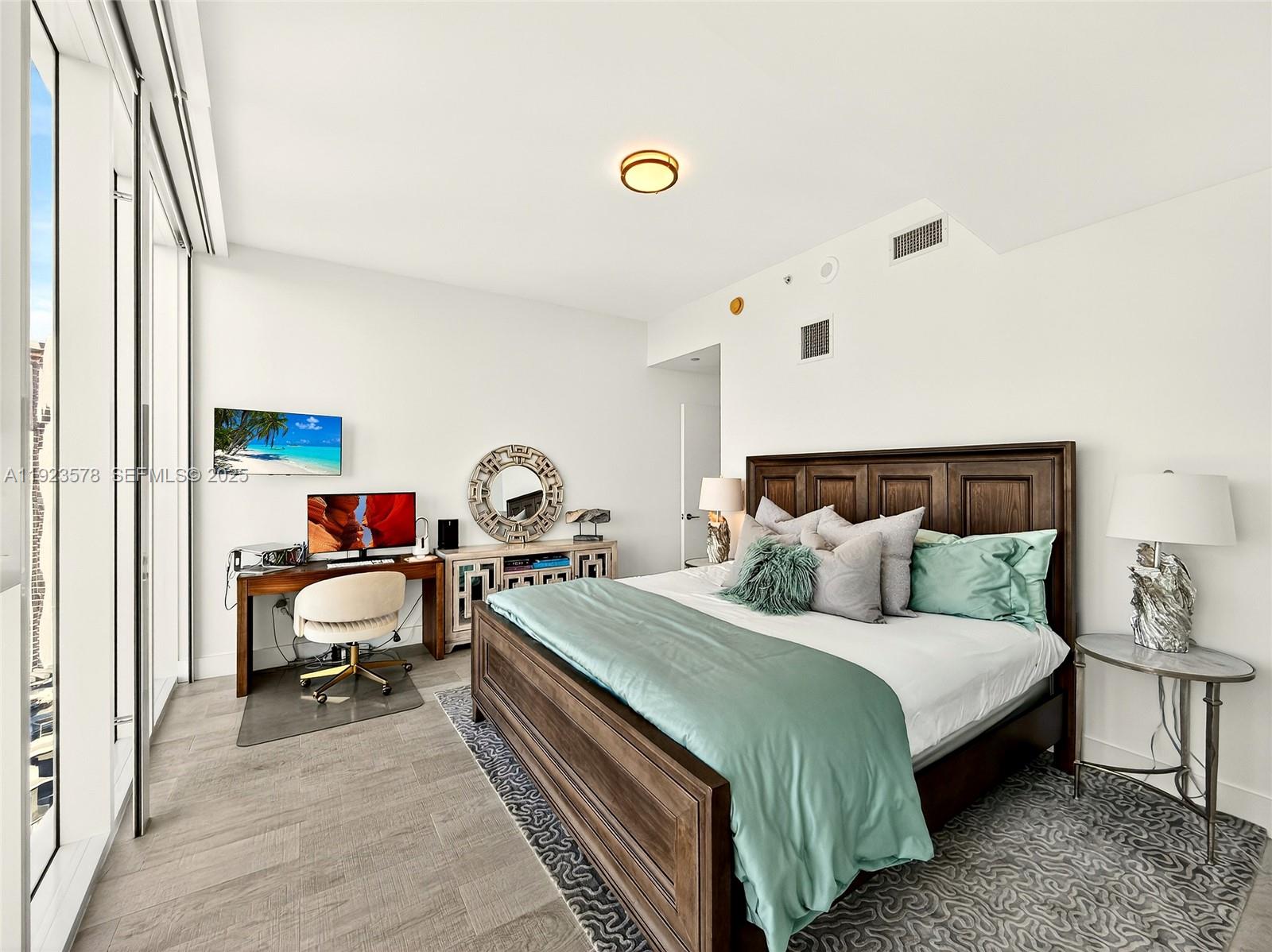 2020 N Bayshore Dr # 4103