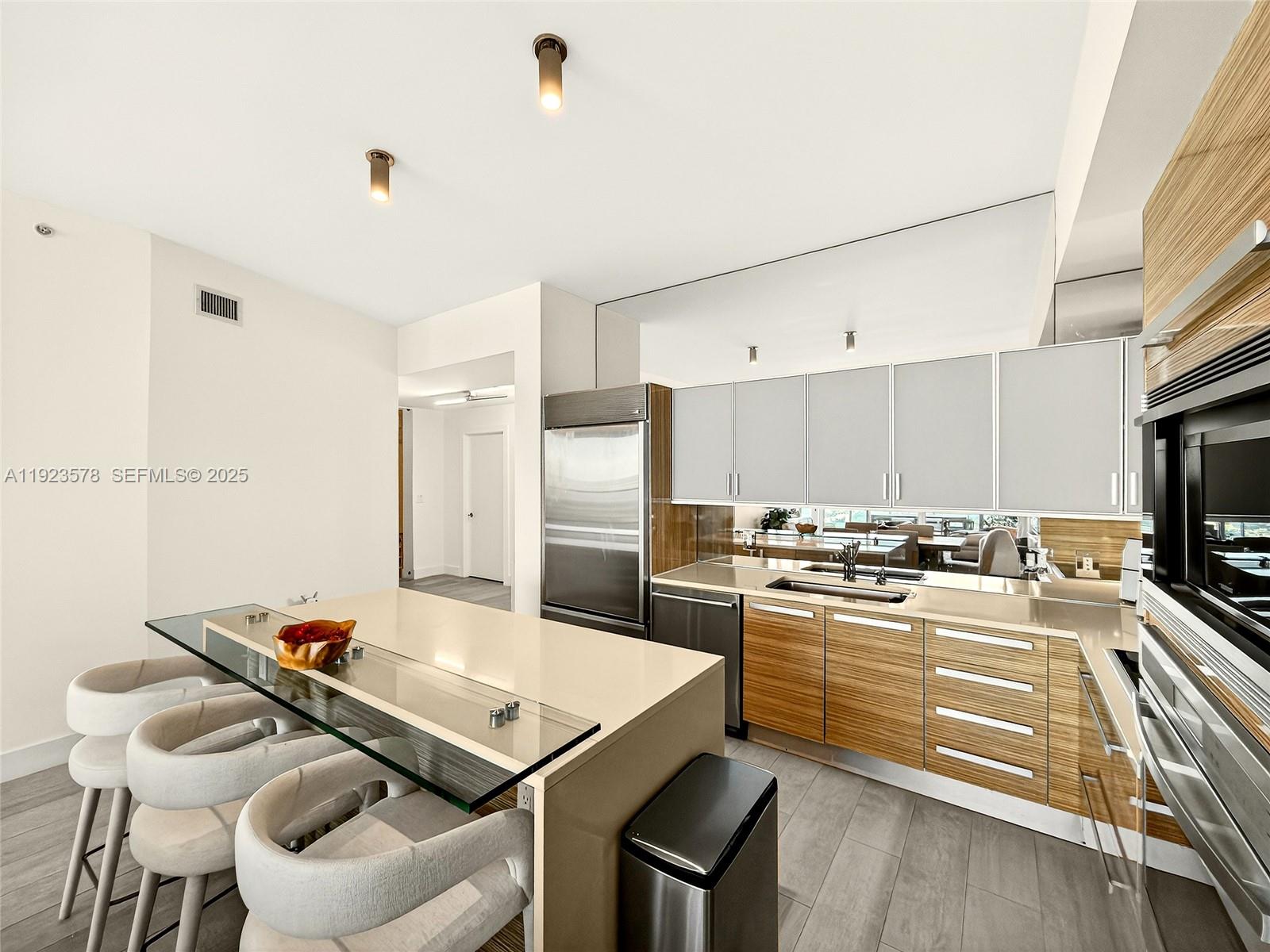 2020 N Bayshore Dr # 4103