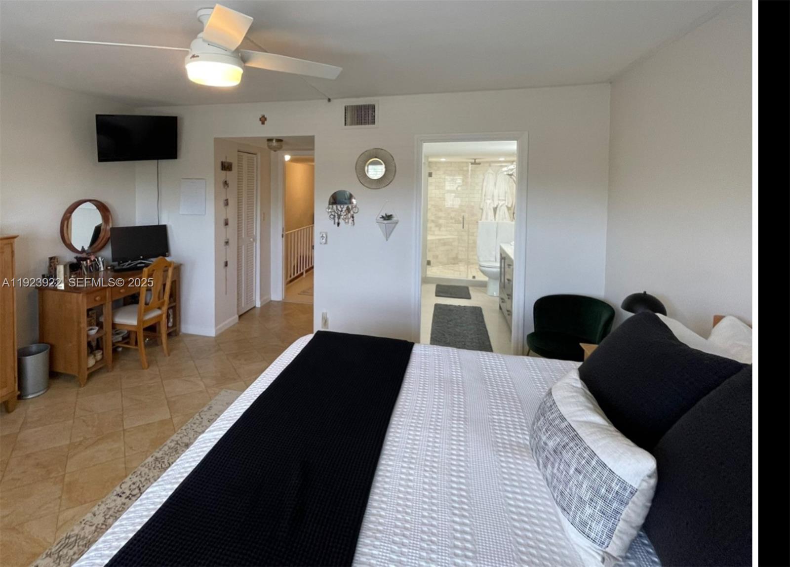 5555 N Ocean Blvd # 28