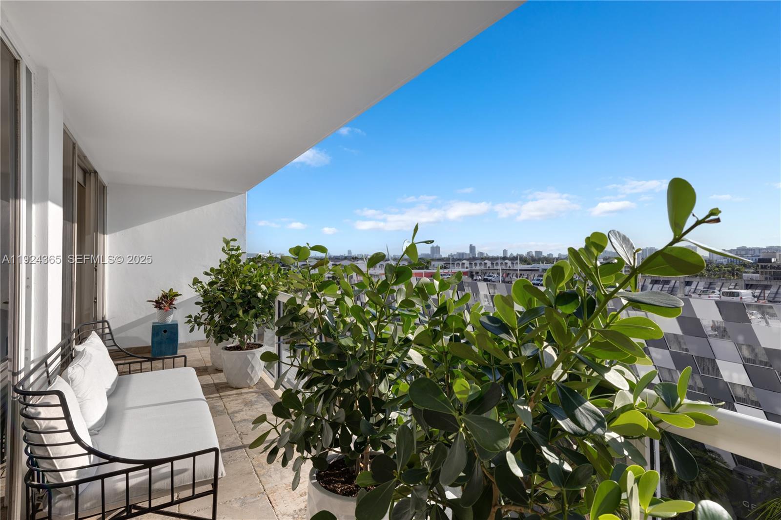 1800 Sunset Harbour Dr # 803