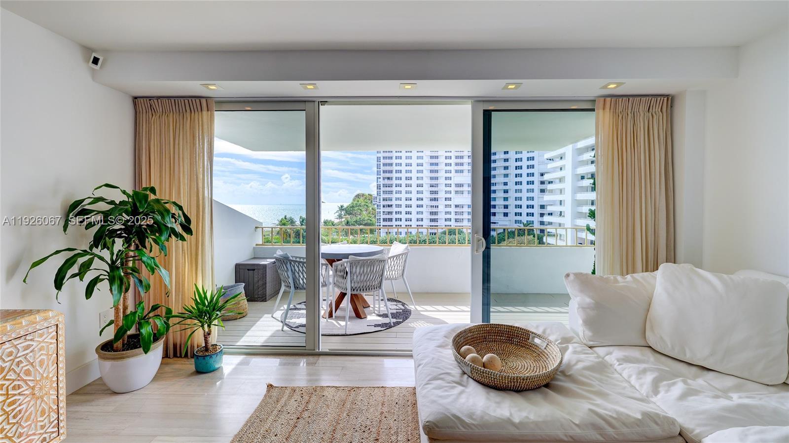 177 Ocean Lane Dr # 707