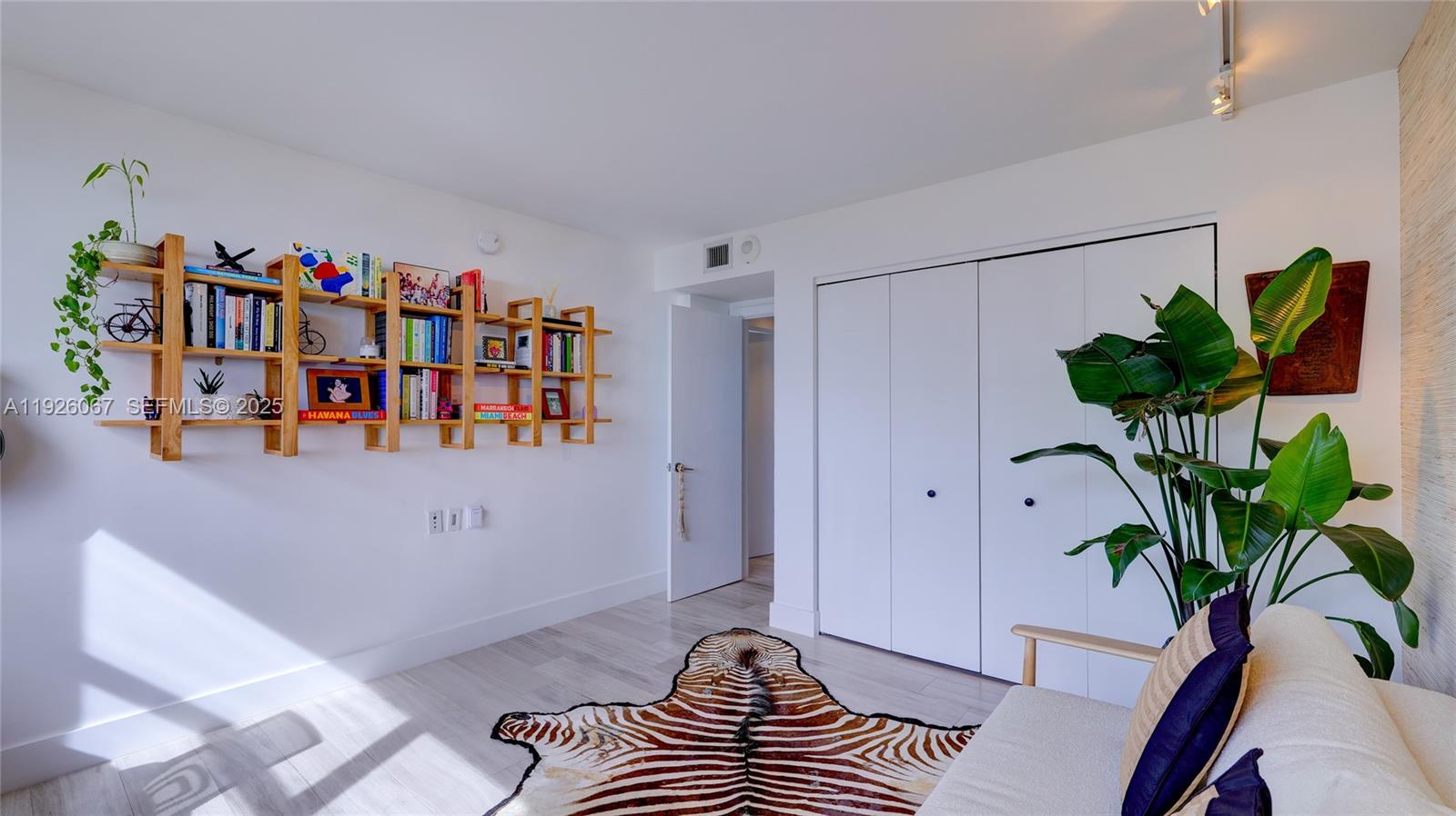 177 Ocean Lane Dr # 707