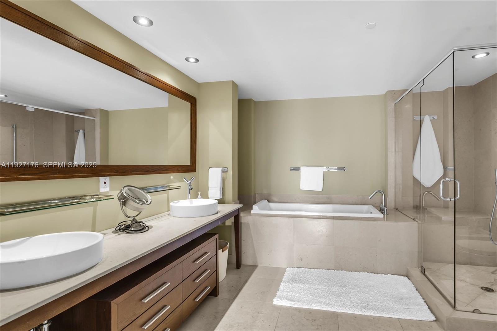 495 Brickell Ave # 2405