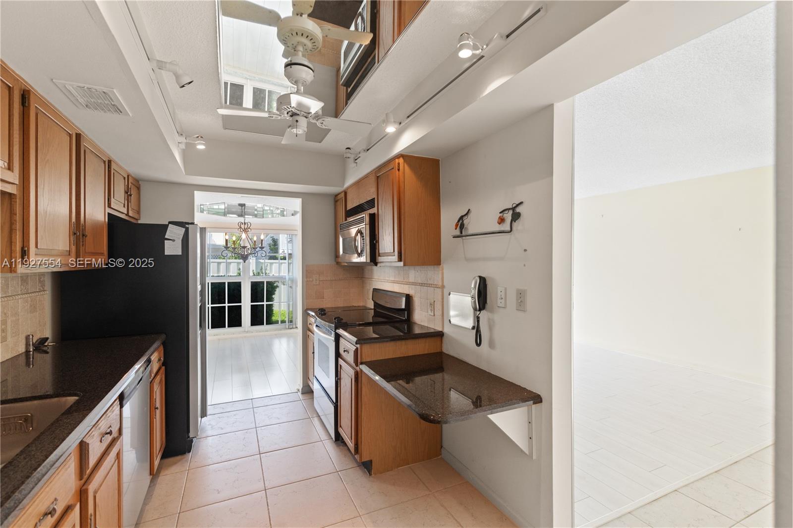 1194 Hillsboro Mile # 33