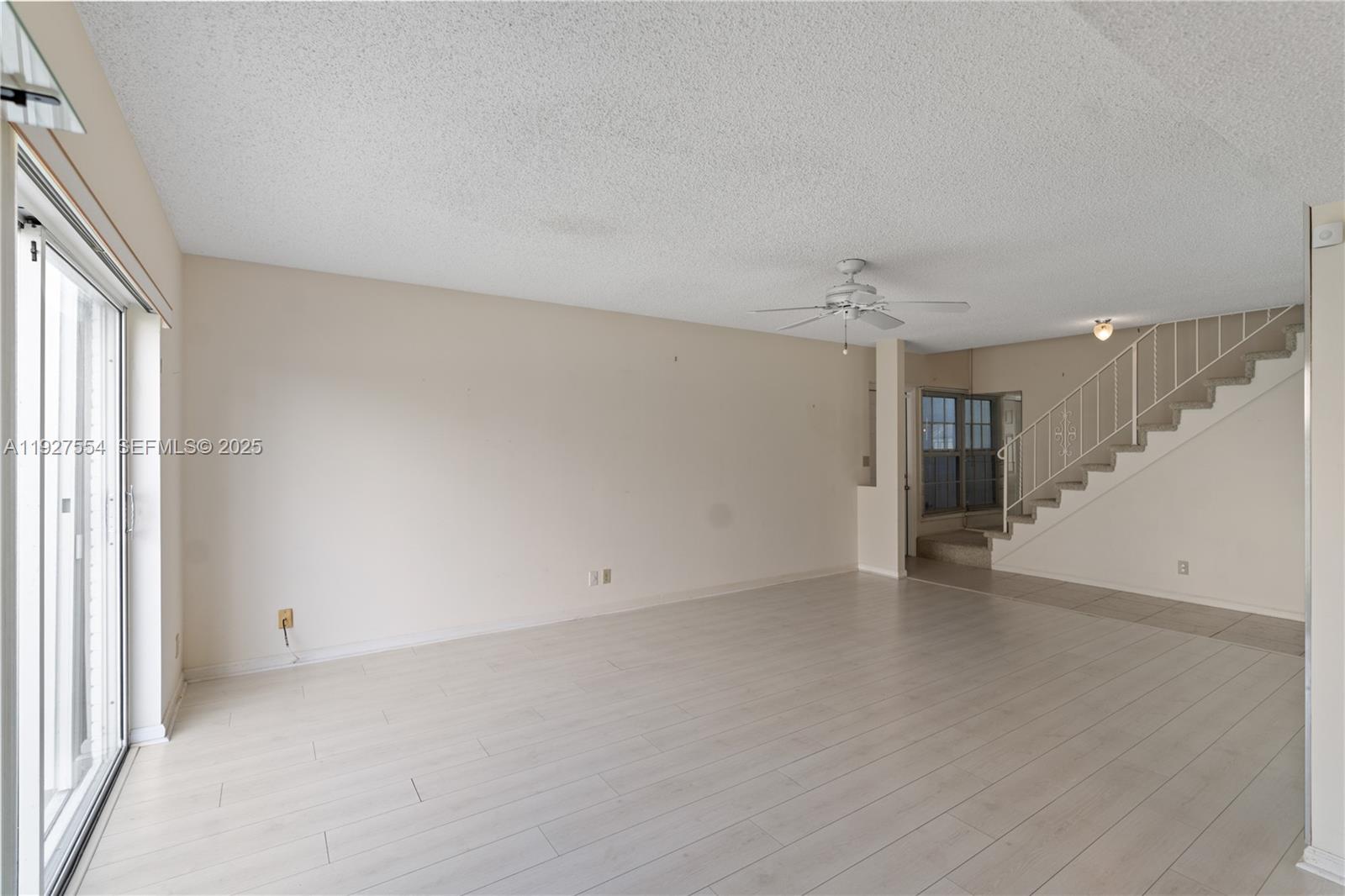 1194 Hillsboro Mile # 33