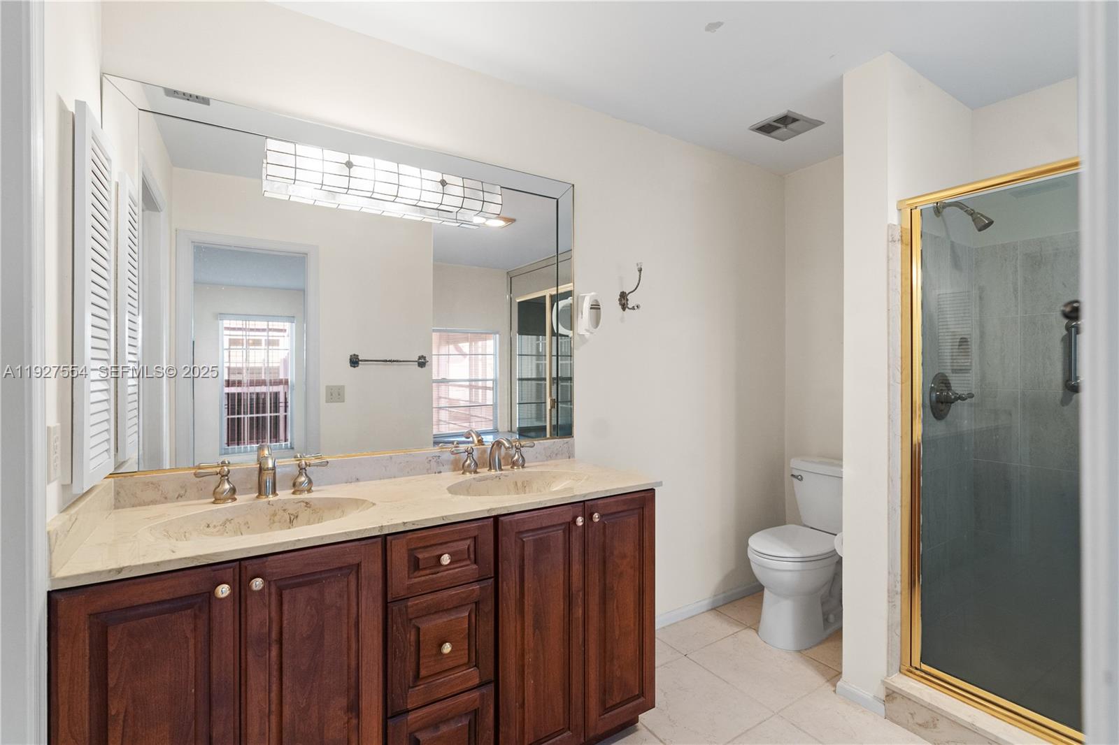 1194 Hillsboro Mile # 33