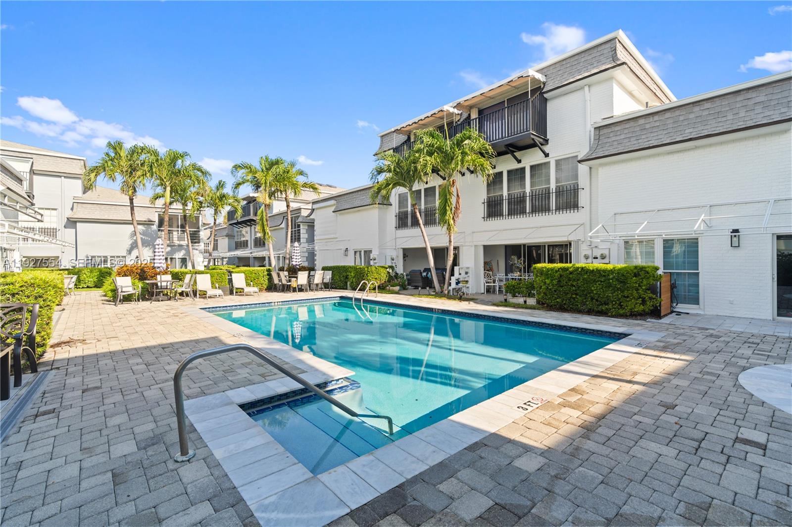 1194 Hillsboro Mile # 33