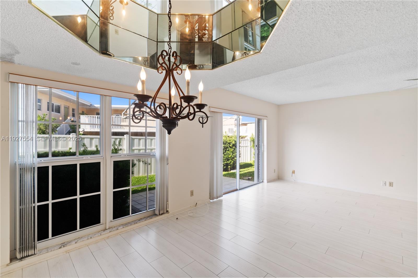 1194 Hillsboro Mile # 33