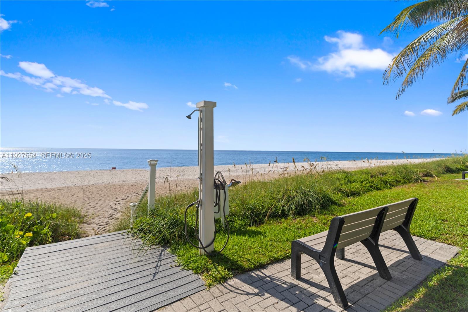 1194 Hillsboro Mile # 33