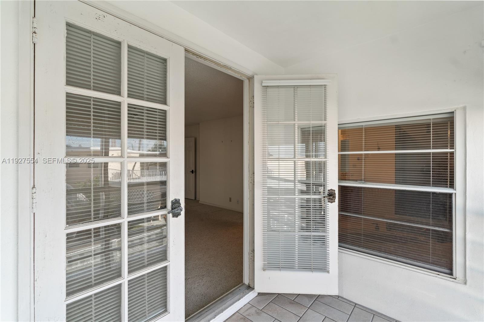 1194 Hillsboro Mile # 33