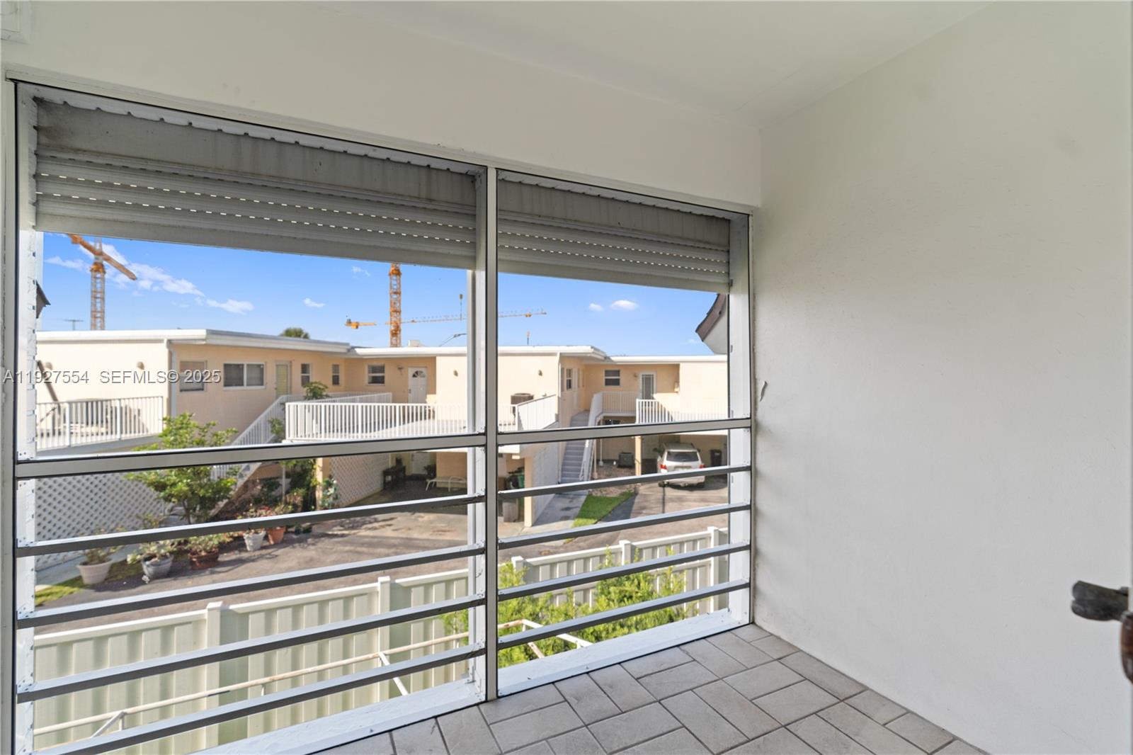 1194 Hillsboro Mile # 33