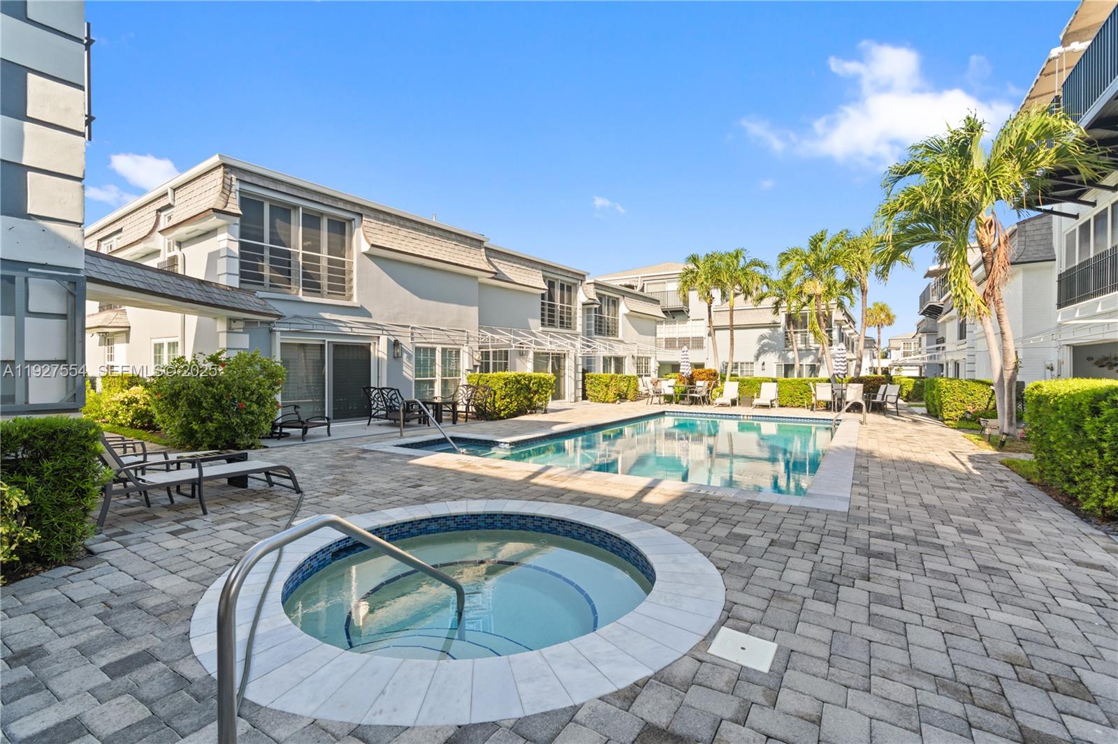 1194 Hillsboro Mile # 33