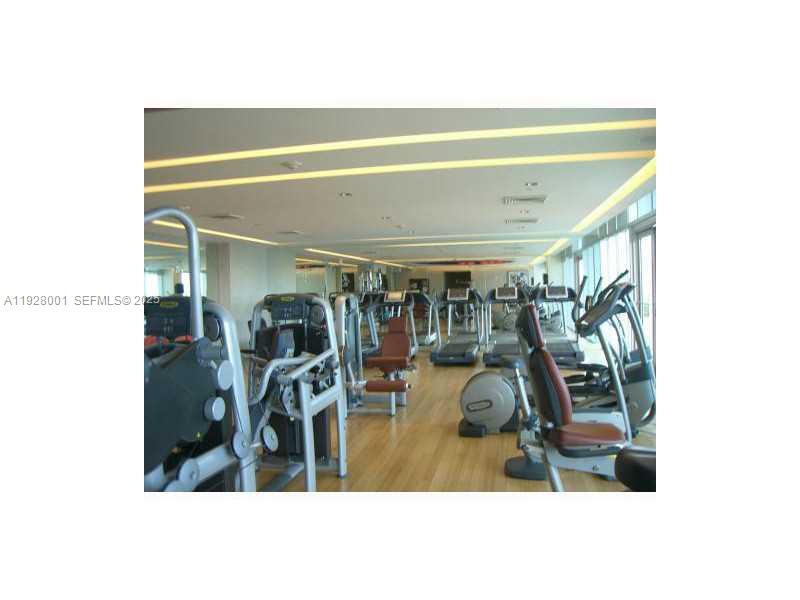 500 BRICKELL AV # 3004