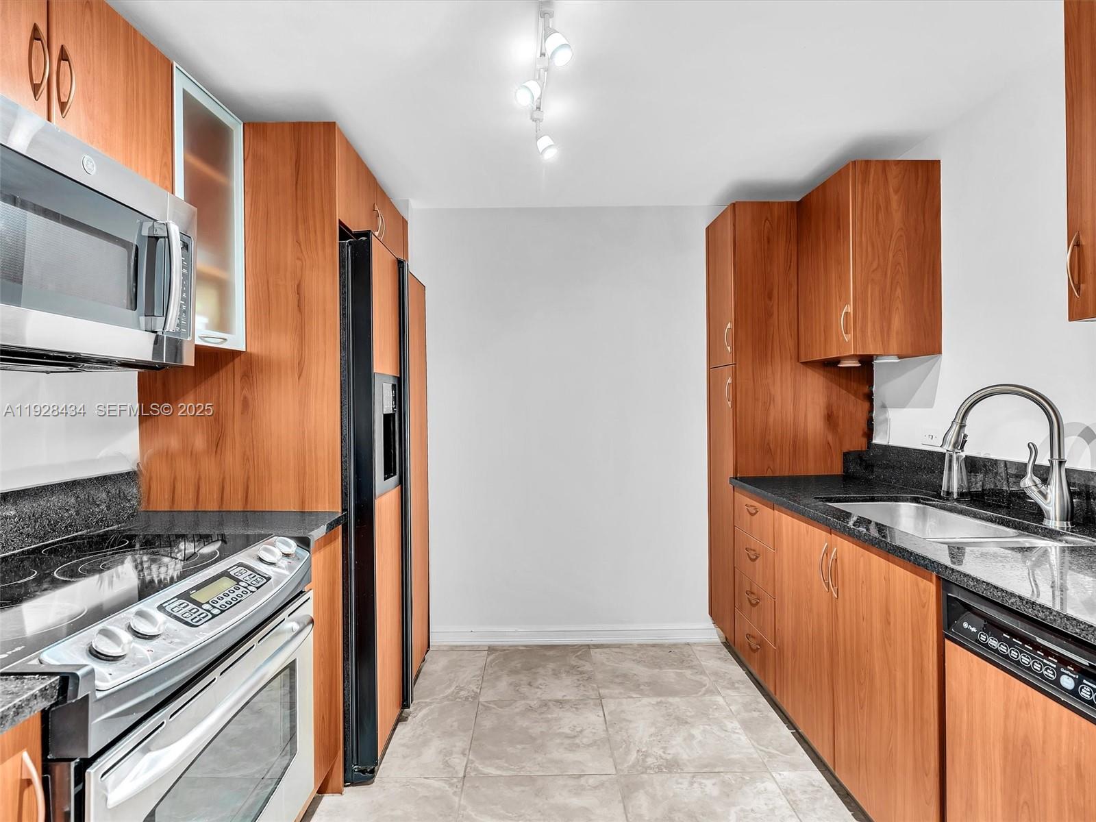 18800 NE 29th Ave # 822